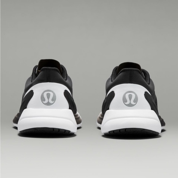 Lululemon Blissfeel Women's
Running Shoe in size 8.5 in black & white - Picture 3 of 9